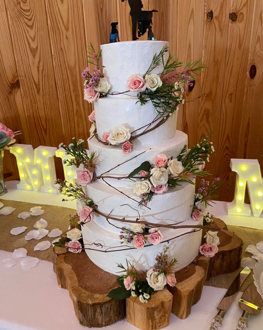 A five-tier wedding cake decorated with flowers